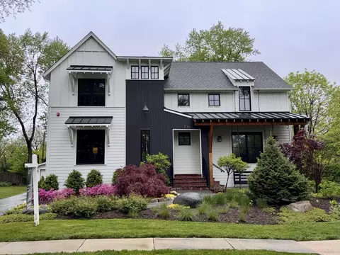 730 Mckinley Ave, Libertyville, IL 60048