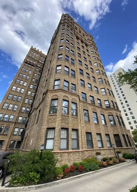 7321 S South Shore Dr #11-B, Chicago, IL 60649