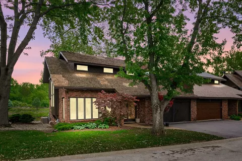 16 Lucas Dr, Palos Hills, IL 60465