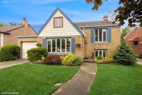 273 Desplaines Ave, Riverside, IL 60546