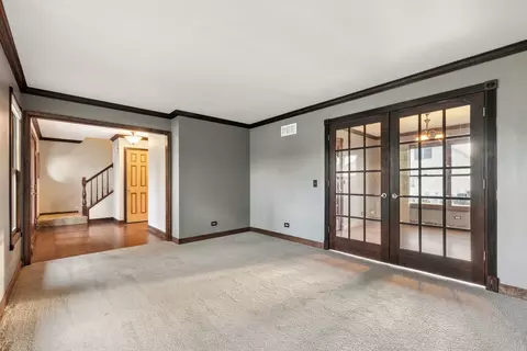 Living - 1715 Chestnut Hill Rd, Plainfield, IL 60586 photo 3 of 4