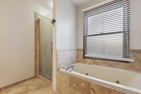 Bath - 1715 Chestnut Hill Rd, Plainfield, IL 60586 photo 3 of 5