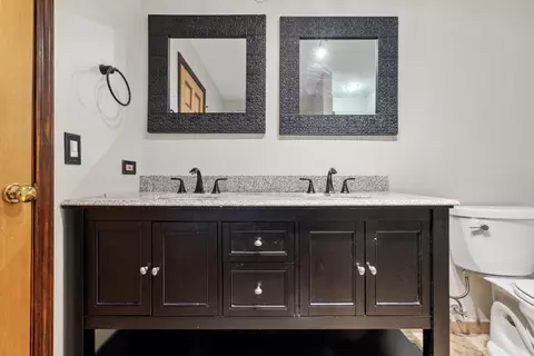 Bath - 1715 Chestnut Hill Rd, Plainfield, IL 60586 photo 2 of 5
