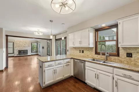 Kitchen - 1715 Chestnut Hill Rd, Plainfield, IL 60586 photo 1 of 2