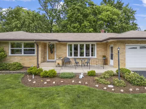 714 80th St, Downers Grove, IL 60516