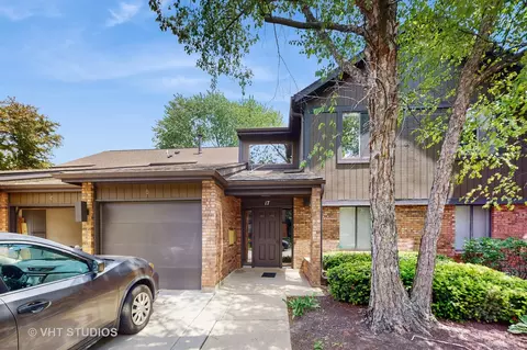Exterior - 17 Creekside Cir N #D, Elgin, IL 60123 photo 2 of 4