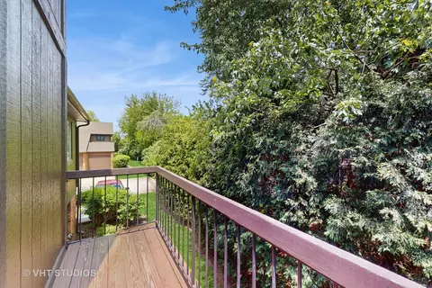 Exterior - 17 Creekside Cir N #D, Elgin, IL 60123 photo 3 of 4