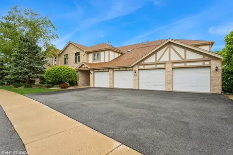 18513 Pine Lake Dr #1, Tinley Park, IL 60477