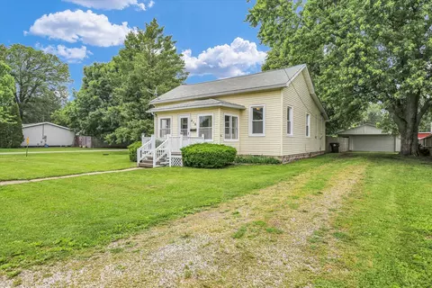 416 W Wing St, Bement, IL 61813