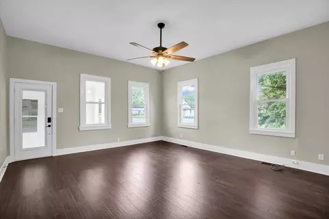 Living - 416 W Wing St, Bement, IL 61813 photo 3 of 4