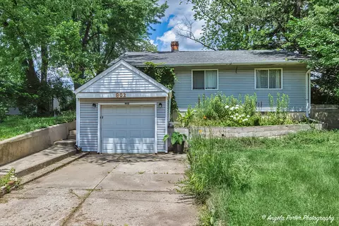 902 Landl Park Rd, Mchenry, IL 60051