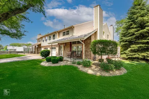 9352 Sunrise Ln #B1, Orland Park, IL 60462