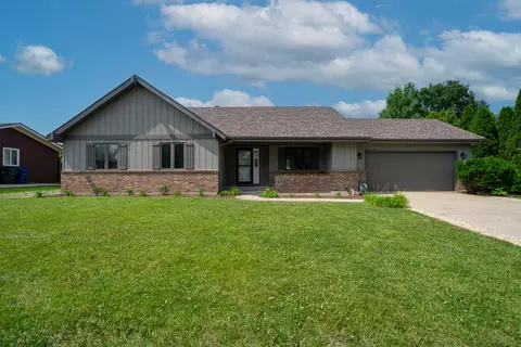 131 Heritage Dr, Minooka, IL 60447