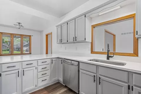 131 Heritage Dr, Minooka, IL 60447 photo 3