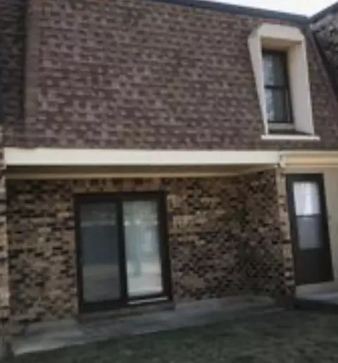 7804 Woodward Ave, Woodridge, IL 60517
