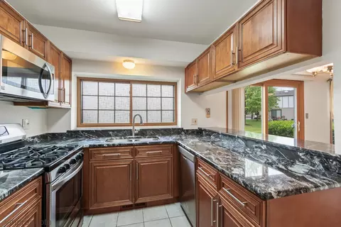 4549 Topaz Dr, Hoffman Estates, IL 60192 photo 6