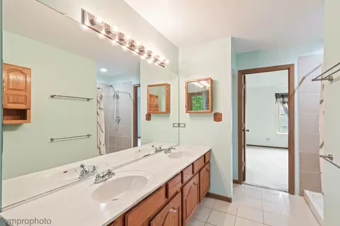 4549 Topaz Dr, Hoffman Estates, IL 60192 photo 10