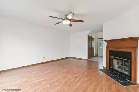 4549 Topaz Dr, Hoffman Estates, IL 60192 photo 3