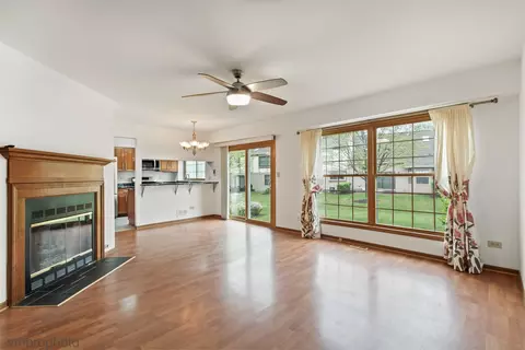 4549 Topaz Dr, Hoffman Estates, IL 60192 photo 4