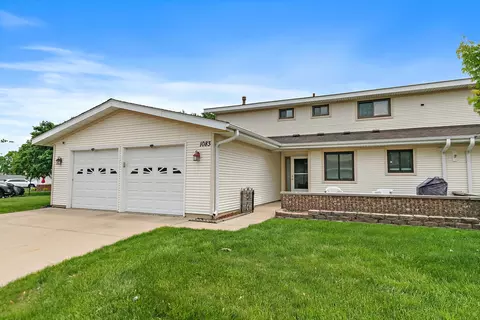1083 Groton Ct, Schaumburg, IL 60193
