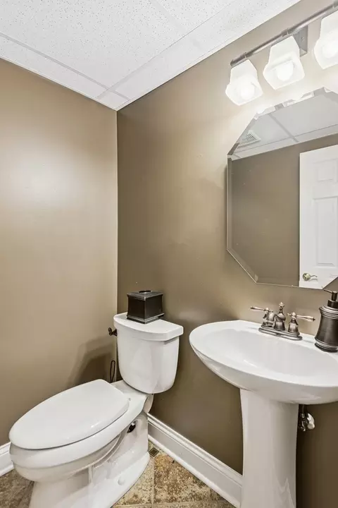 Bath - 727 Sumac Dr, Aurora, IL 60506 photo 3 of 4
