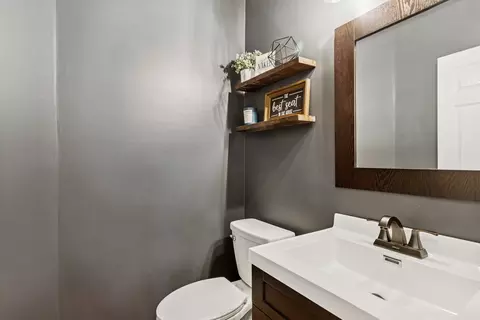 Bath - 727 Sumac Dr, Aurora, IL 60506 photo 4 of 4