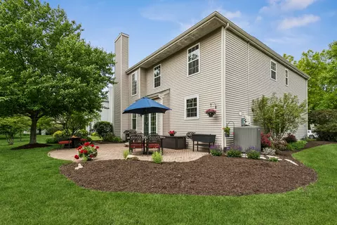 Exterior - 727 Sumac Dr, Aurora, IL 60506 photo 4 of 6