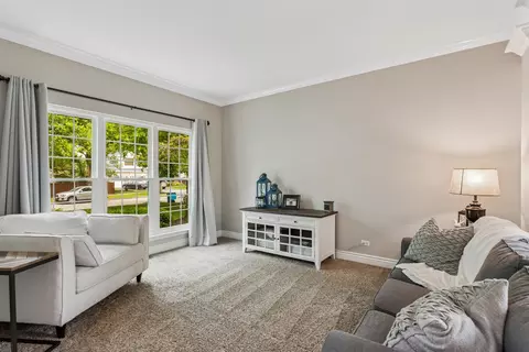 Living - 727 Sumac Dr, Aurora, IL 60506 photo 1 of 2