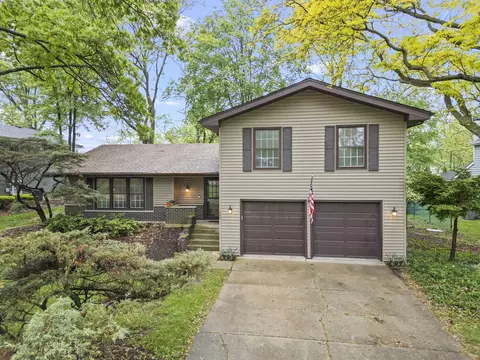 2 S644 Devonshire Ln, Glen Ellyn, IL 60137