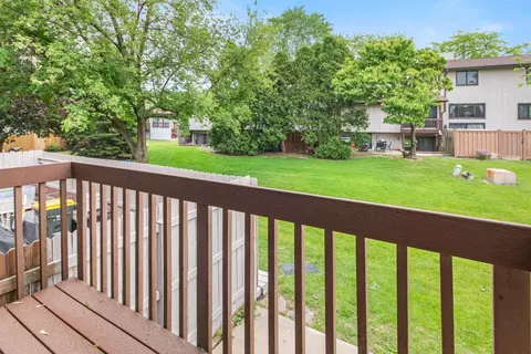 Exterior - 675 Circle Dr, Roselle, IL 60172 photo 2 of 3
