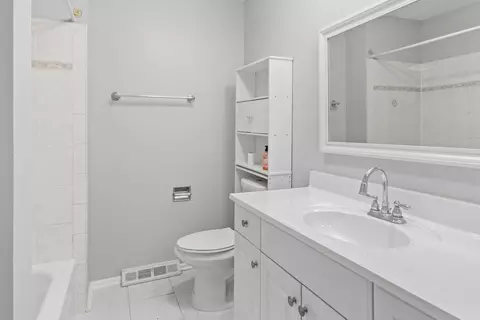 Bath - 675 Circle Dr, Roselle, IL 60172 photo 1 of 4