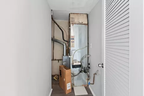 Entry Way - 675 Circle Dr, Roselle, IL 60172 photo 5 of 5