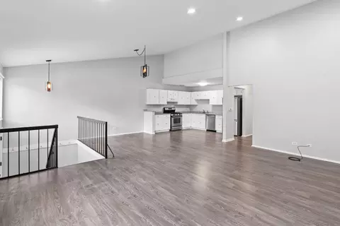 Living - 675 Circle Dr, Roselle, IL 60172 photo 1 of 5