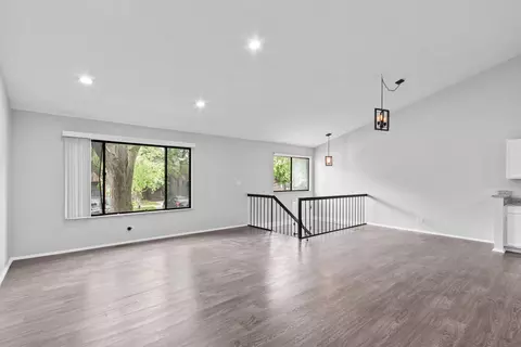 Living - 675 Circle Dr, Roselle, IL 60172 photo 3 of 5