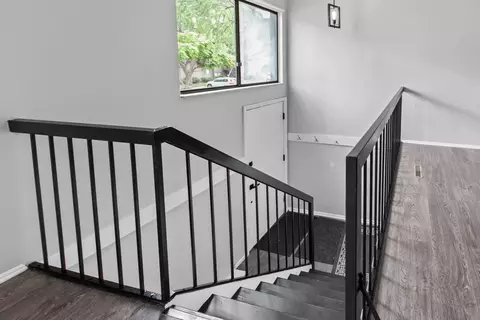 Entry Way - 675 Circle Dr, Roselle, IL 60172 photo 2 of 5