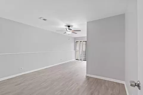 Living - 675 Circle Dr, Roselle, IL 60172 photo 5 of 5