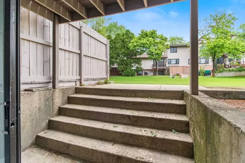 Exterior - 675 Circle Dr, Roselle, IL 60172 photo 3 of 3