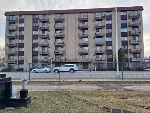 850 Des Plaines Ave #202, Forest Park, IL 60130
