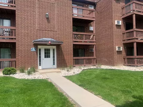 330 Shorewood Dr #1B, Glendale Heights, IL 60139
