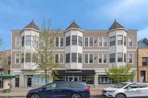 2044 W Roscoe St #2S, Chicago, IL 60618