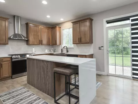 Kitchen - 879 Oak Ridge Blvd, Elgin, IL 60120 photo 3 of 7