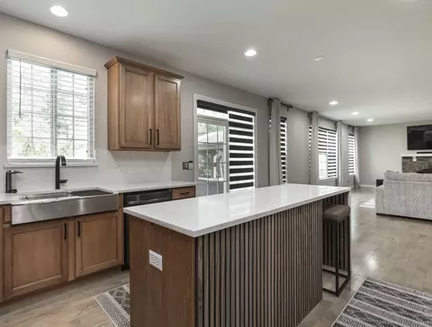 Kitchen - 879 Oak Ridge Blvd, Elgin, IL 60120 photo 1 of 7