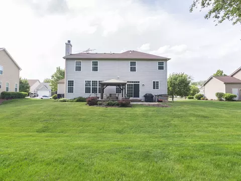 Exterior - 879 Oak Ridge Blvd, Elgin, IL 60120 photo 4 of 4