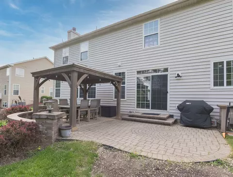 Exterior - 879 Oak Ridge Blvd, Elgin, IL 60120 photo 3 of 4