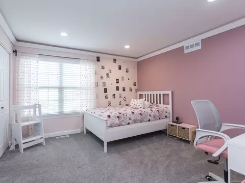 Bedroom - 879 Oak Ridge Blvd, Elgin, IL 60120 photo 4 of 5