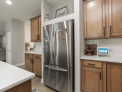 Kitchen - 879 Oak Ridge Blvd, Elgin, IL 60120 photo 6 of 7