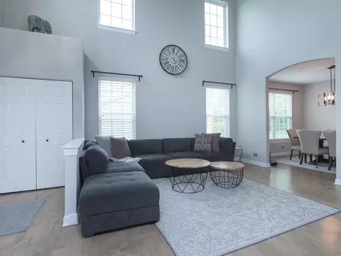 Living - 879 Oak Ridge Blvd, Elgin, IL 60120 photo 1 of 4