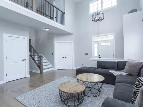 Living - 879 Oak Ridge Blvd, Elgin, IL 60120 photo 2 of 4