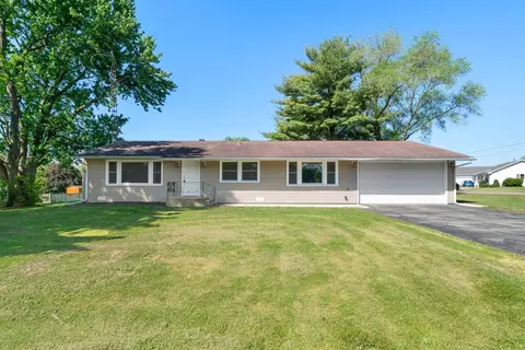 341 Cardinal Ln, Lake Holiday, IL 60552