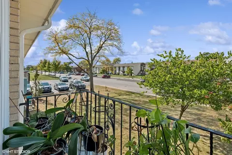 Exterior - 9561 Dee Rd #2G, Des Plaines, IL 60016 photo 3 of 3